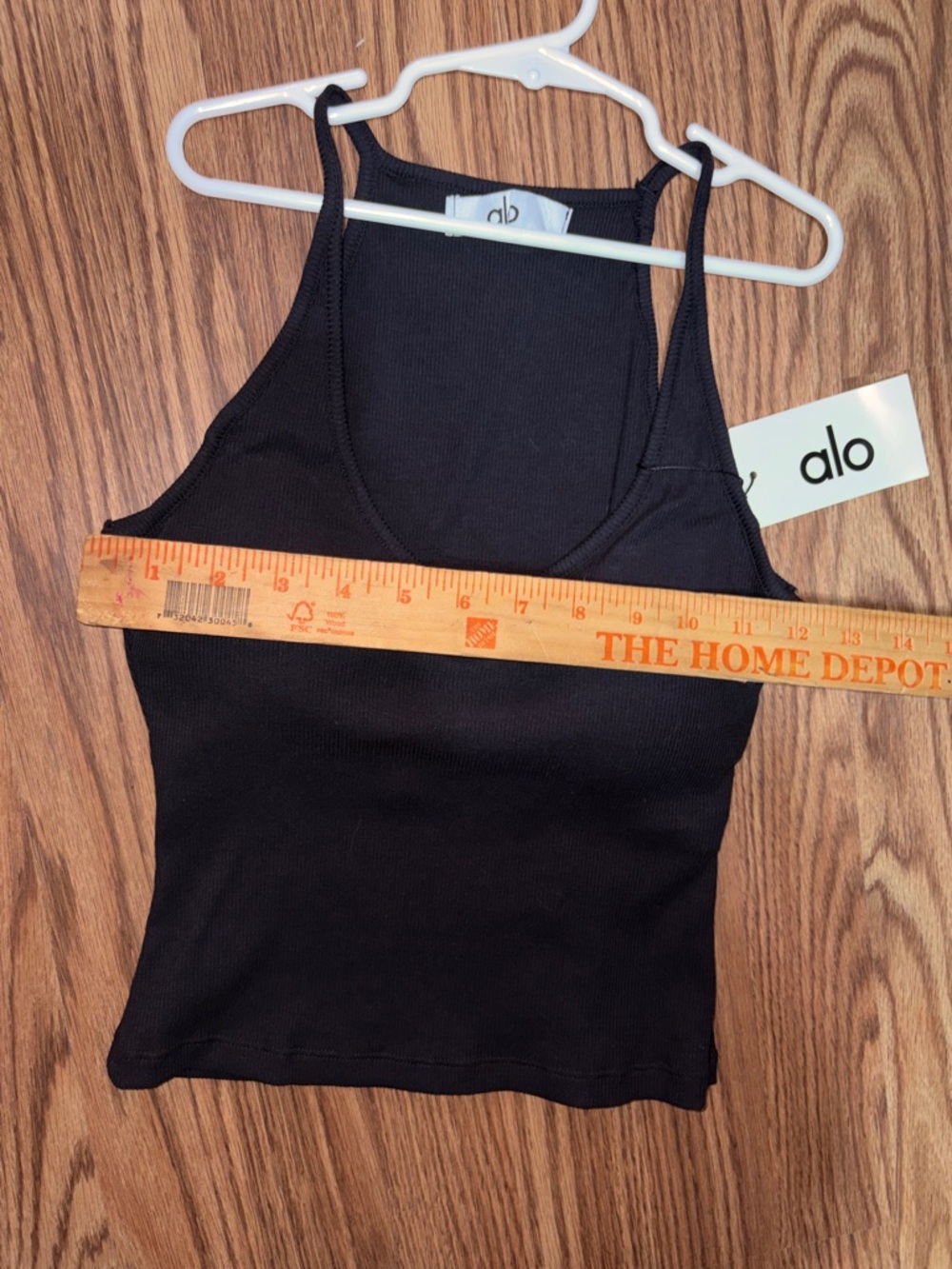 NWT Women’s ALO Yoga Black Ribbed Scoop Tank with Center Logo. Built in Bra - Picture 5 of 8